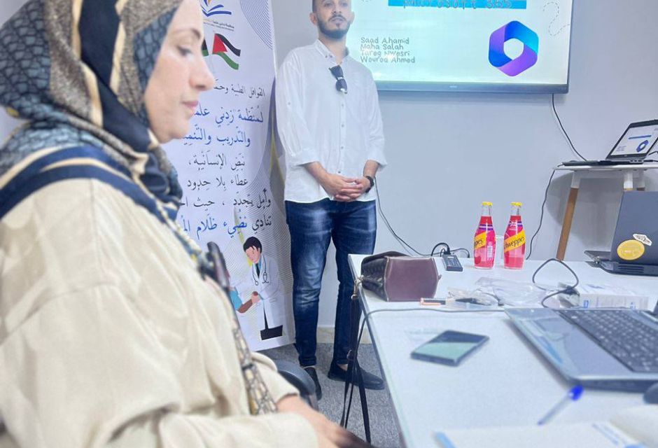 تمكين الشباب: متدربو المؤسسة الليبية للتقنية يقودون ورشة تدريبية مع زدني علماً