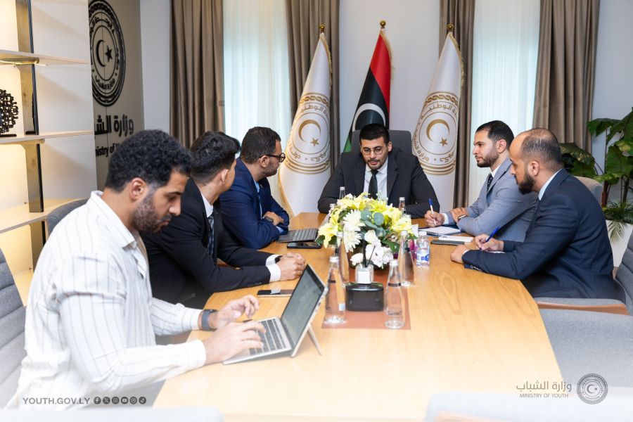 اجتماع وزير الشباب مع رئيس مجلس إدارة المؤسسة الليبية للتقنية لبحث التعاون في التحول الرقمي وتمكين الشباب